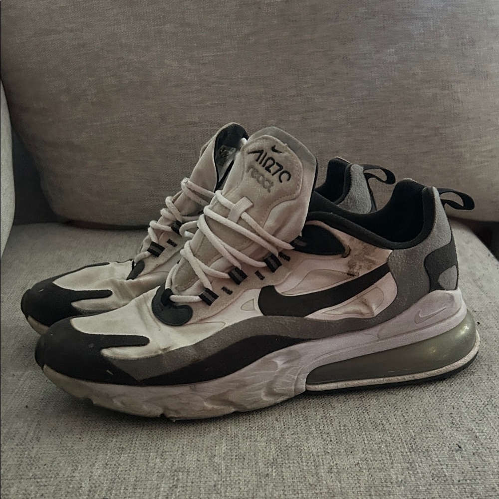 Nike Mens React Black and white Sneakers - Picture 2 of 7